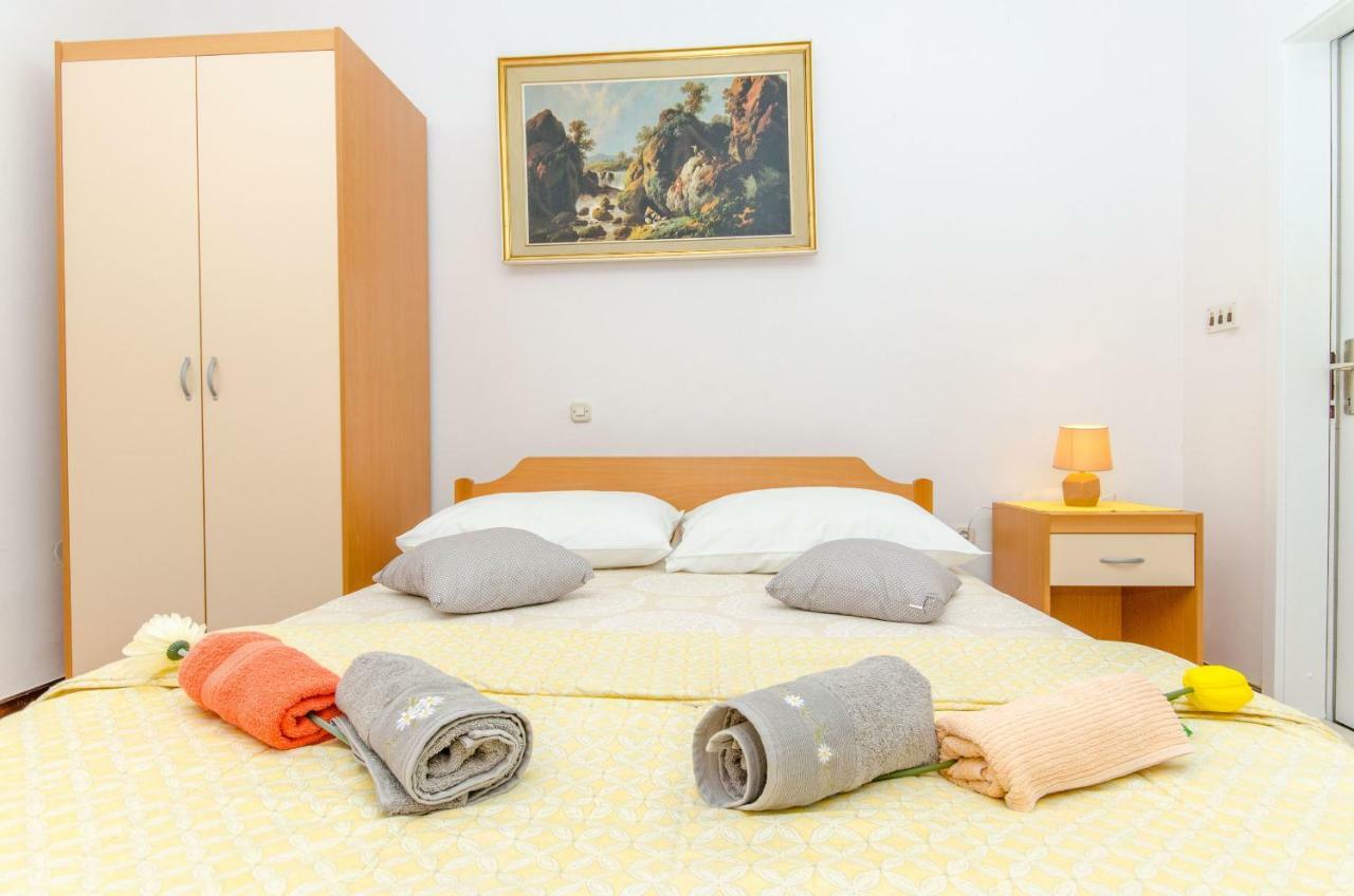 Apartments And Room Sun & Sea Podgora Exterior foto