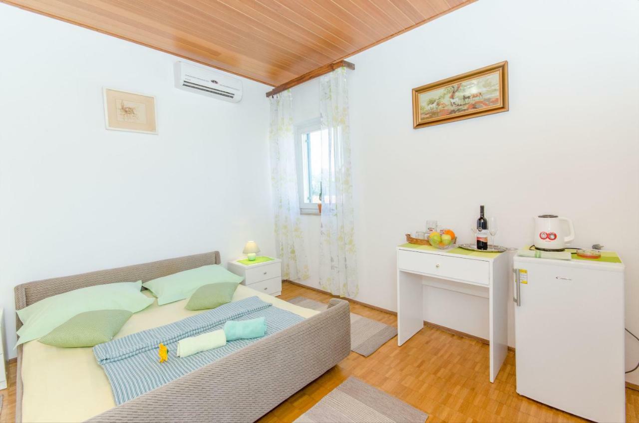 Apartments And Room Sun & Sea Podgora Exterior foto